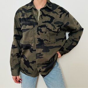 Aritzia TNA Camouflage Button Down Over Shirt Jacket Coat Camo Military